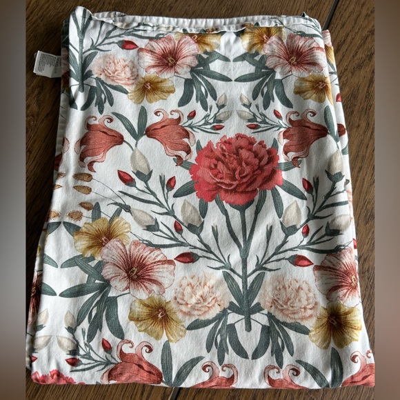 H&M Tablecloth, 145X200cm - Picture 2 of 3